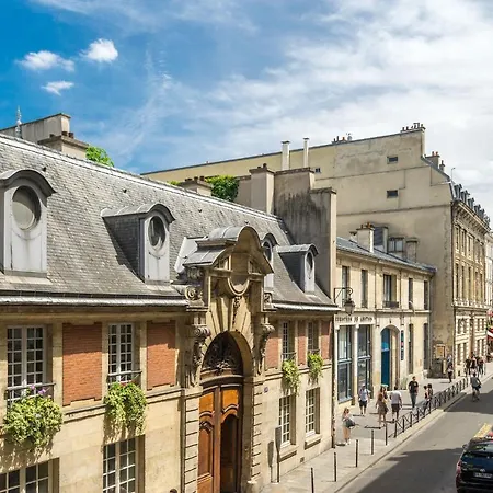 Happy - Marais Bourgeois Apartment